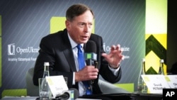 Ексдиректор ЦРУ, генерал армії США у відставці Девід Петреус під час дискусії на Київському безпековому форумі, заснованому Благодійним фондом Арсенія Яценюка Open Ukraine. Київ, 5 вересня 2023 року