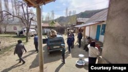 Тургундарды коопсуз жайга көчүрүү. 29-март, 2023. Жалал-Абад. 