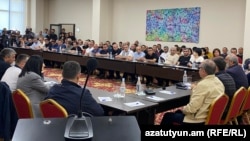 Բագրատ սրբազանը հանդիպում է արցախցիների հետ, Երևան, 21-ը մայիսի, 2024թ.