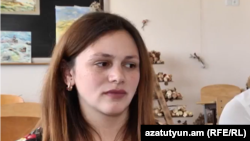 «Վերջին պահին փակել եմ, ու բանալին մինչ օրս պայուսակիս մեջ է, ամեն անգամ տեսնելիս լրիվ ուրիշ զգացողություններ եմ ունենում։ Նոր տեղափոխված Հայաստան՝ միշտ երազ եմ տեսնում, որ այդ բանալին գցում եմ ու նորից բացում մեր դուռը», - ասում է Մադլենան։