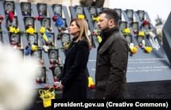 У День Героїв Небесної Сотні президент України Володимир Зеленський і перша леді Олена Зеленська вшанували пам’ять активістів, які загинули під час Революції гідності у 2014 році. Київ, 20 лютого 2024 року