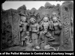 Кайсы бир заманда бул айкелдер хан сарайга көрк берип турган.