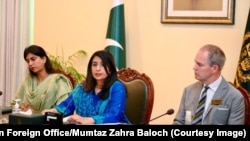 ممتاز زهرا بلوچ، سخنگوی وزارت خارجه پاکستان، اعلام کرد که دستکم ۴۴ هزار شهروند افغانستان که پس از حاکمیت دوباره طالبان به پاکستان آمده‌اند و پرونده‌هایشان توسط کشورهای غربی پذیرفته شده است، همچنان در این کشور منتظر هستند.