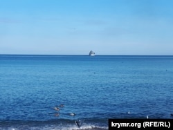 Російський корабель залишає порт Феодосії, 26 грудня 2023 року