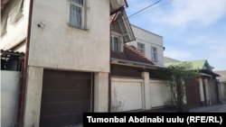 Соттун чечими менен жабырлануучу тарапка өткөрүлгөн үй.