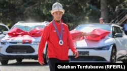 Париж Олимпиадасында күмүш медал уткан мушкер Мунарбек Сейитбек, Бишкек, 
13-август 