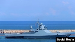 За його словами, російський корабель, який вночі атакували українські розвідники, раніше брав участь в атаці на острів Зміїний, також на ньому планували розмістити зенітно-ракетні комплекси.