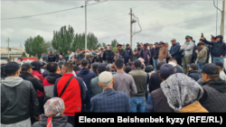 Встреча акима Октябрьского района Жаныбека Орозалиева с жителями домов в парке Ататюрка. 20 мая 2024 год.