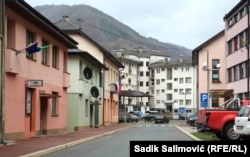In Srebrenica, there is no bakery, one of the two banks is closed, and the bus station has been out of service for five years.