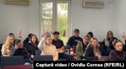 Cătălina şi colegii de la Administraţie Publică, anul I, la un seminar într-unul din spaţiile fostului hotel de 4 stele cumpărat anul trecut de UBB.