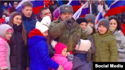 Дети из оккупированного Мариуполя на московском стадионе «Лужники» 22 февраля