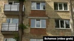 Вже відремонтоване місце влучання ракети у будинок