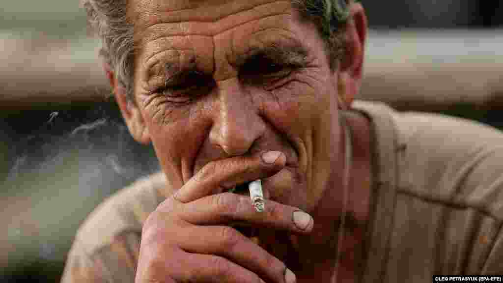 58-річний Микола Гончар відмовився евакуюватися зі свого села Богородичне, коли його окупували російські війська у червні 2022 року. &laquo;Це моя батьківщина. Моя мати&nbsp; росіянка, але я тут народився... Куди мені було йти?&raquo; &nbsp; 