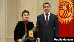 Жазуучу Меңди Мамазаирова "Манас" ордени менен сыйланды. Бишкек. 12-сентябрь, 2023-жыл