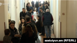 Armenia - Refugees from Nagorno-Karabakh visit a Karabakh office in Yerevan to inquire about their pensions and other benefits, October 18, 2023.