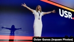 Elena Lasconi la lansarea candidaturii la prezidențiale.