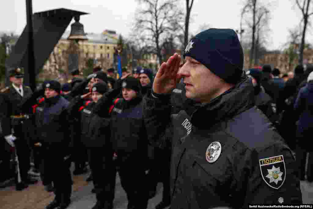 Працівники поліції вшановують пам&rsquo;ять загиблих учасників Революції гідності