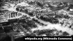 Маріуполь під час Другої світової війни. Міська влада Маріуполя: за два місяці блокади у 2022 році російська армія вбила у Маріуполі вдвічі більше людей, аніж нацисти за два роки окупації міста під час минулої війни.