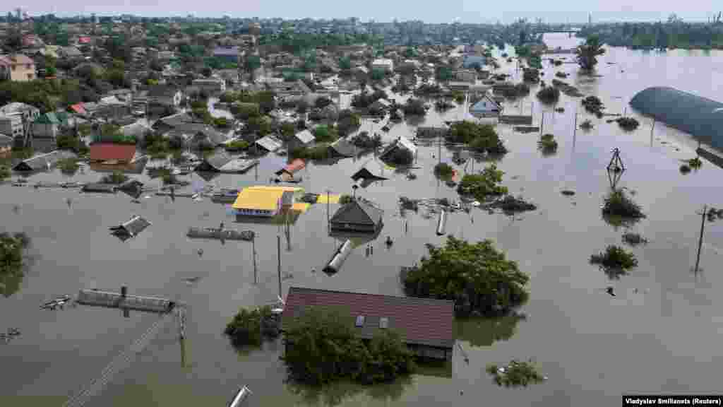 A view of Kherson&#39;s flooding. In spite of shelling, rescue efforts are still ongoing.