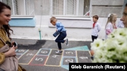 Первоклассники в одной из школ Киева. 1 сентября 2023 года