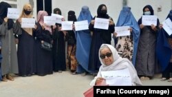 تعدادی از زنان که امروز دوشنبه در ولایت بلخ دست به اعتراض زده بودند