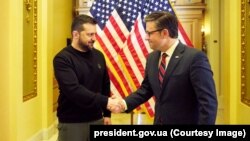 Володимир Зеленський і Майк Джонсон під час зустрічі 12 грудня 2023 року