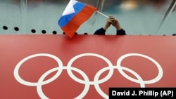 Рішення МОК пов’язане з визнанням з боку ОКР так званих олімпійських рад у регіонах України, про анексію яких оголосила Росія 