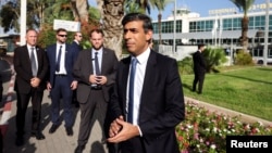 Իսրայել - Միացյալ Թագավորության վարչապետ Ռիշի Սունակը Թել Ավիվի «Բեն Գուրիոն» օդանավակայանում, 19-ը հոկտեմբերի, 2023թ. 