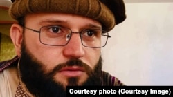 حسیب احراری شاعر٬ نقاش و عکاس که در کابل توسط طالبان بازداشت گردیده است