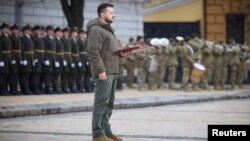 24-nji fewralda Ukrainanyň prezidenti Wolodymyr Zelenskiý Russiýanyň Ukraina hüjüminiň ýyldönümine bagyşlanan çärä gatnaşýar.