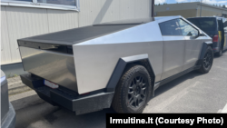 Автомобіль Tesla, затриманий на кордоні Литви та Білорусі, травень 2024 року