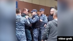 За последние шесть месяцев российские власти оказали беспрецедентное давление на таджикских трудовых мигрантов