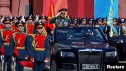 Кызыл аянттагы Жеңиш күнүнө арналган парад. 