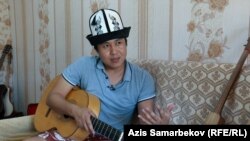 16-марттан бери камакта отурган акын Аскат Жетиген.  