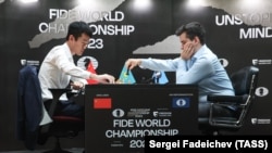  Дин Лижэн менен Ян Непомнящий Астанда өткөн чемпионаттагы таймашта