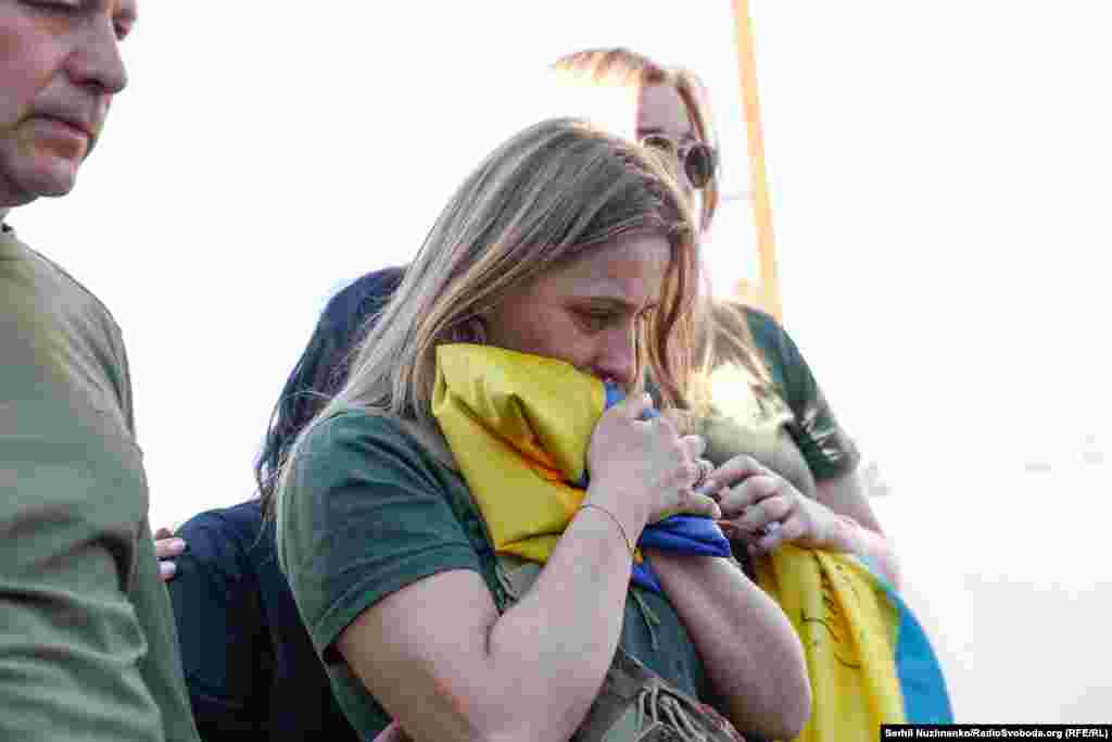 Жена Коновала Ольга (на фото) написала в Facebook&#39;е: &laquo;Они были вместе с самого начала и вместе сделали последний вздох. Для них эта война закончилась&raquo;