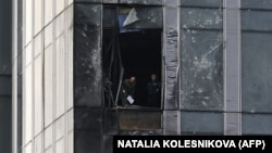 Сергей Собянин дрон курулуп жаткан имаратка тийип, жанындагы эки көп кабаттуу үйдүн терезелерин талкалаганын айтты. 