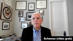 Стівен Пайфер був послом США в Україні у рік укладання угоди про передачу ракет до Росії