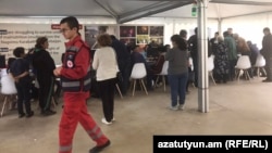 Մարդիկ Արցախից ժամանում են Հայաստան, Կոռնիձոր, 24-ը սեպտեմբերի, 2023թ.