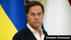 «Я поки що не можу сказати, що саме буде в угоді, бо ми ще ведемо переговори. Але вона буде широкомасштабною», – розповів Марк Рютте 