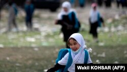 بدون کدام تبعیض حق آموزش برای ما داده شود