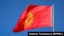 Флаг, вывешенный на площади