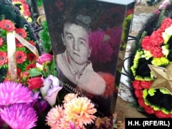 Памятник на могиле на "аллея героев" на кладбище у военного городка Борзя