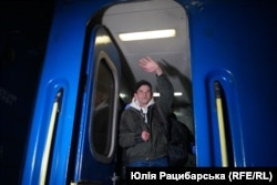 Потяг рушає