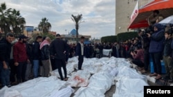 Израилдин соккусунан каза болгон палестиналыктардын сөөгү. 25-декабрь, 2023-жыл.