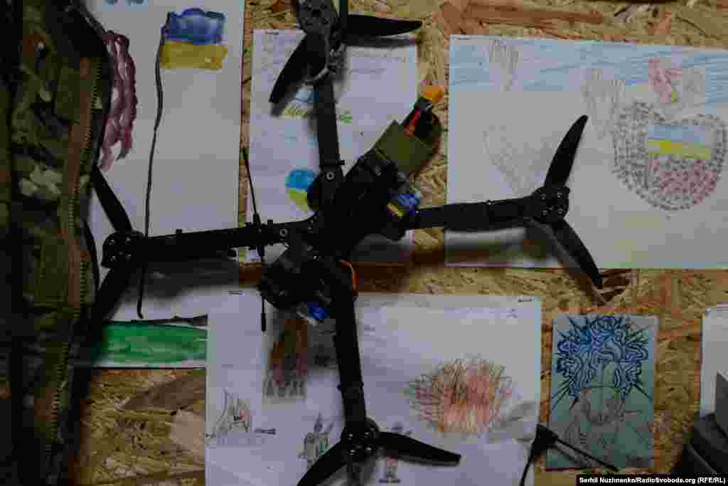 FPV-дрони почали використовувати в українській армії не так давно, але вони набувають все більшого значення у війні з Росією. Недарма її називають наймасштабнішою в історії війною дронів