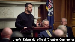 За словами Володимира Зеленського, він розповів сенаторам про безпекову та економічну ситуацію в Україні