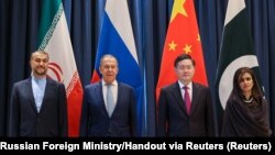 وزیر دولت در امور خارجه پاکستان٬ وزرای خارجهٔ چین٬ روسیه و ایران که در این نشست اشترا ک دارند 