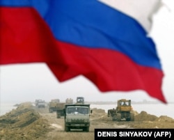 Під час будівництва Росією з боку Краснодарського краю дамби до українського острова Тузла, 24 жовтня 2003 року