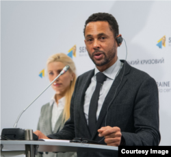 Вейн Джордаш, міжнародний юрист